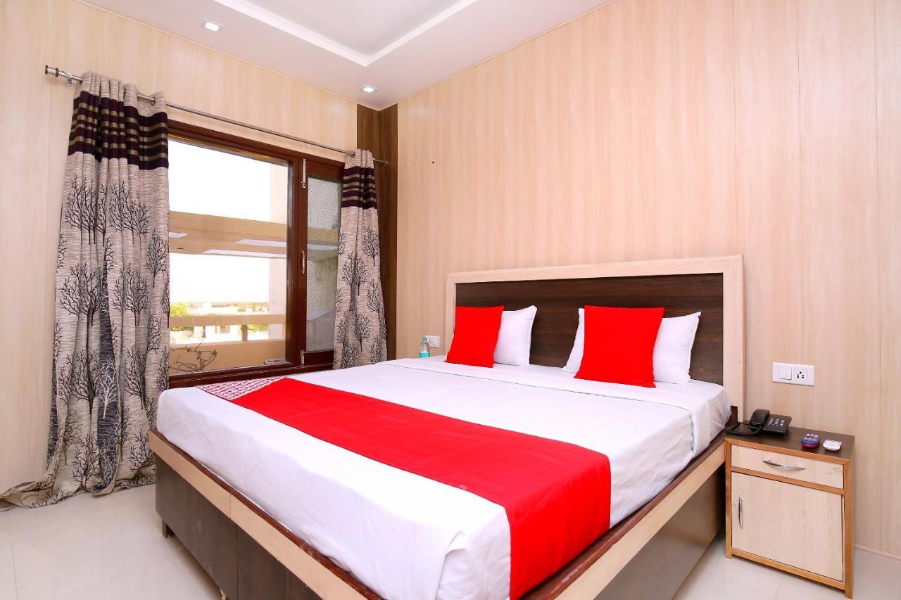 Oyo Flagship Armaan Resort Shāhpur Eksteriør bilde