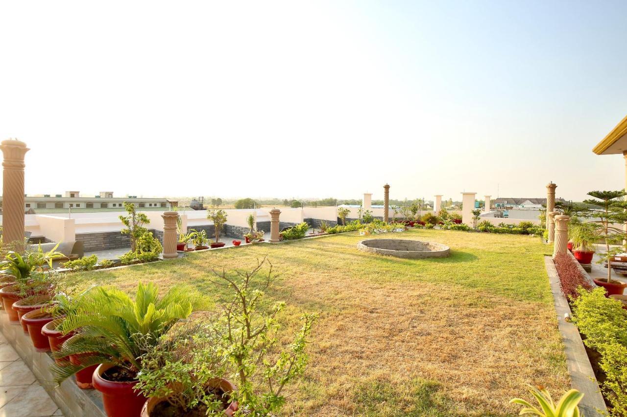 Oyo Flagship Armaan Resort Shāhpur Eksteriør bilde