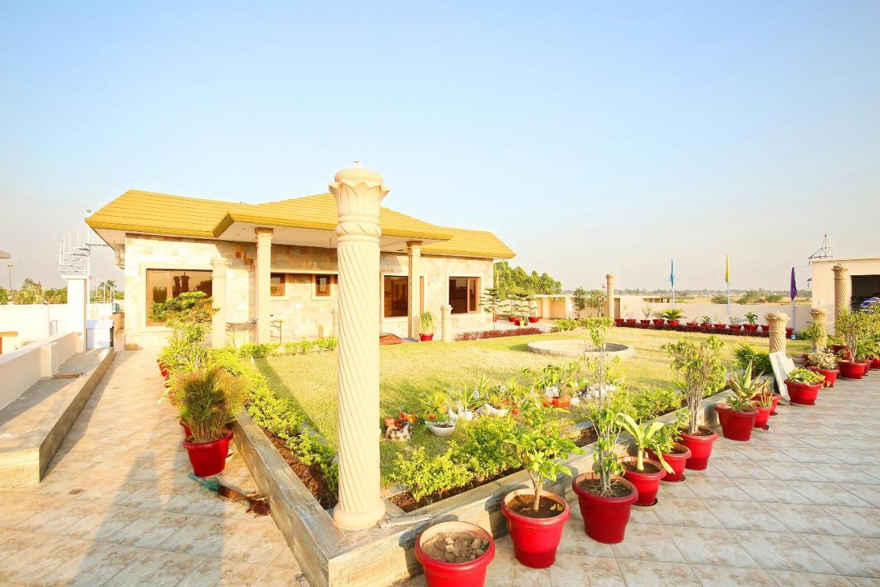 Oyo Flagship Armaan Resort Shāhpur Eksteriør bilde