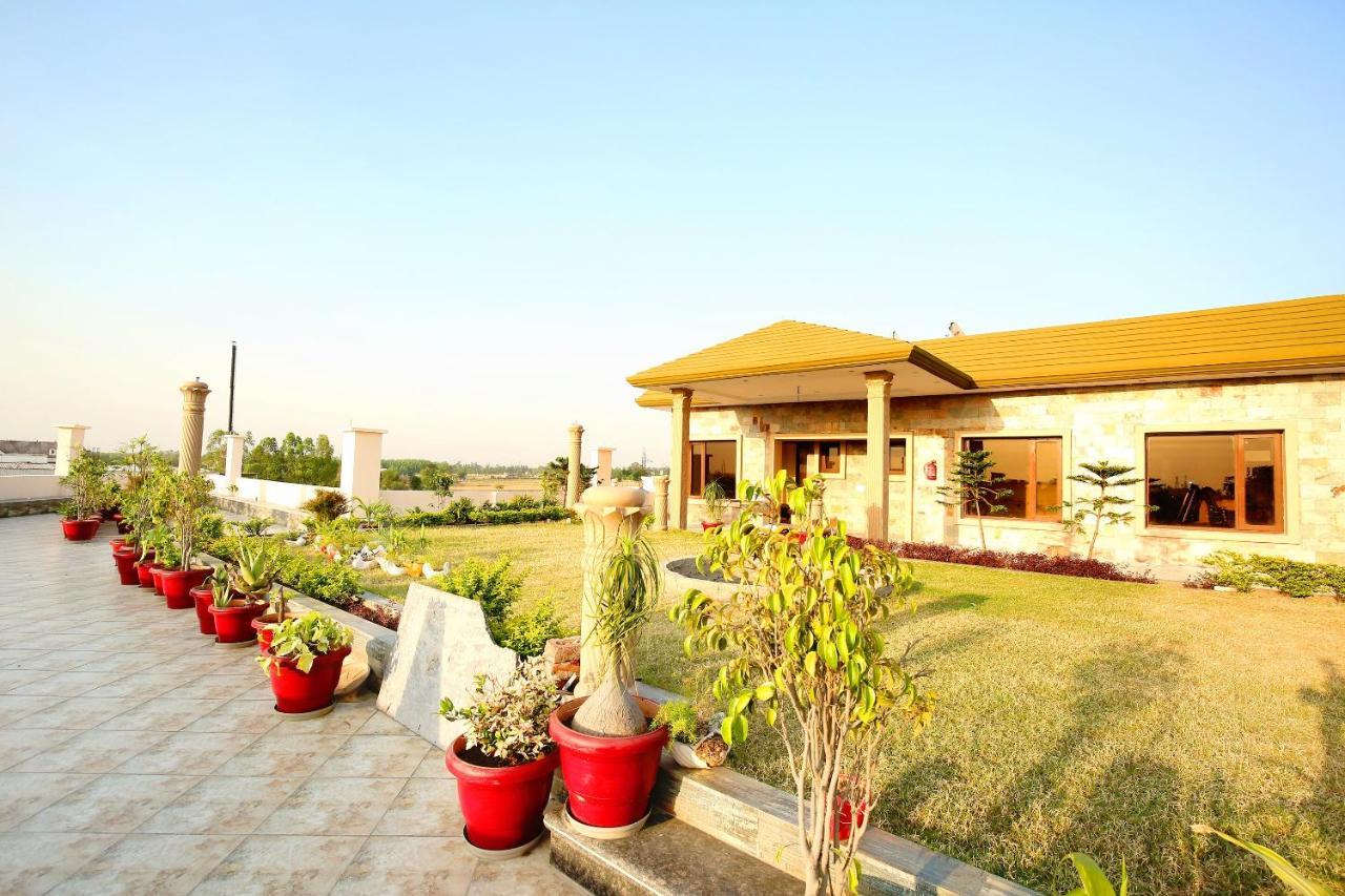 Oyo Flagship Armaan Resort Shāhpur Eksteriør bilde
